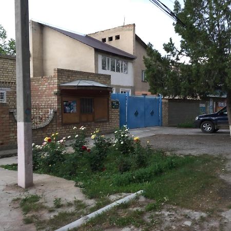 Rahat Guest House & Hostel In Toktogul Exterior foto